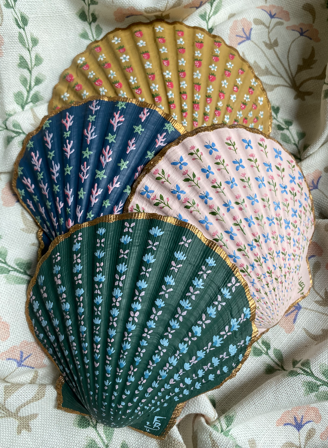 Handpainted Scallop Shell - Turtle