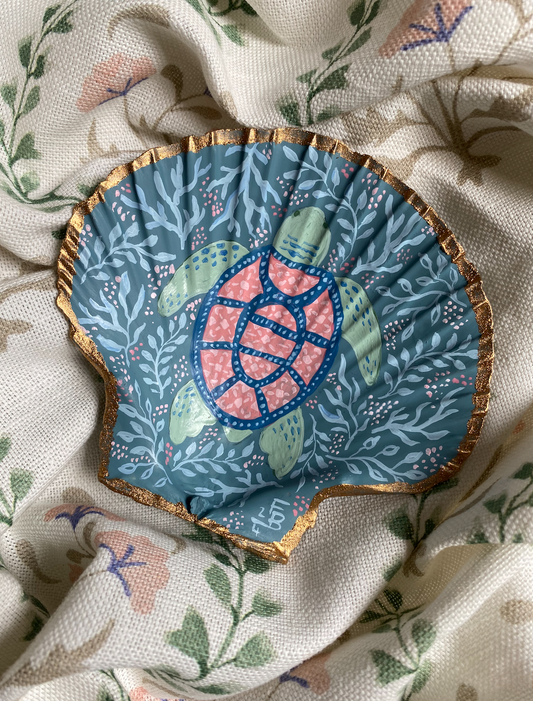 Handpainted Scallop Shell - Turtle