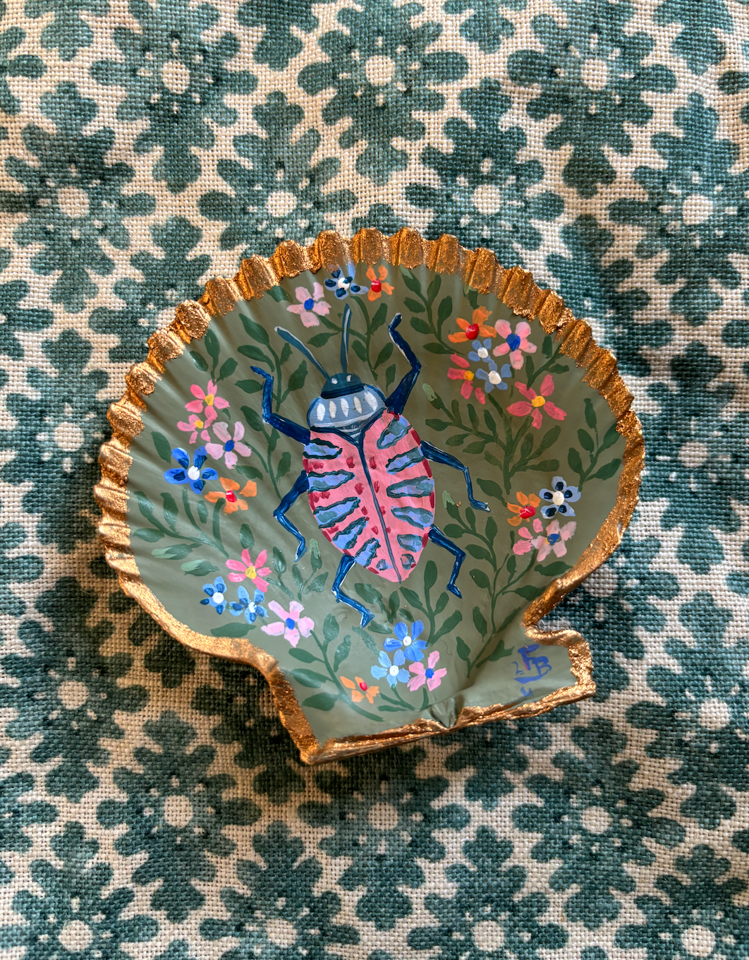 Small hand-painted Scallop Shell - Beetle