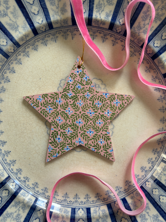 Star ornament/gift tag -Pink lattice