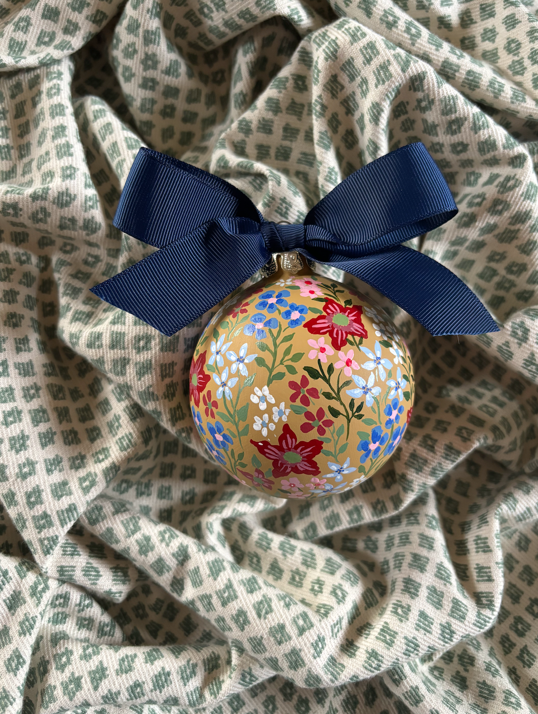 Heirloom ornament - Festive florals