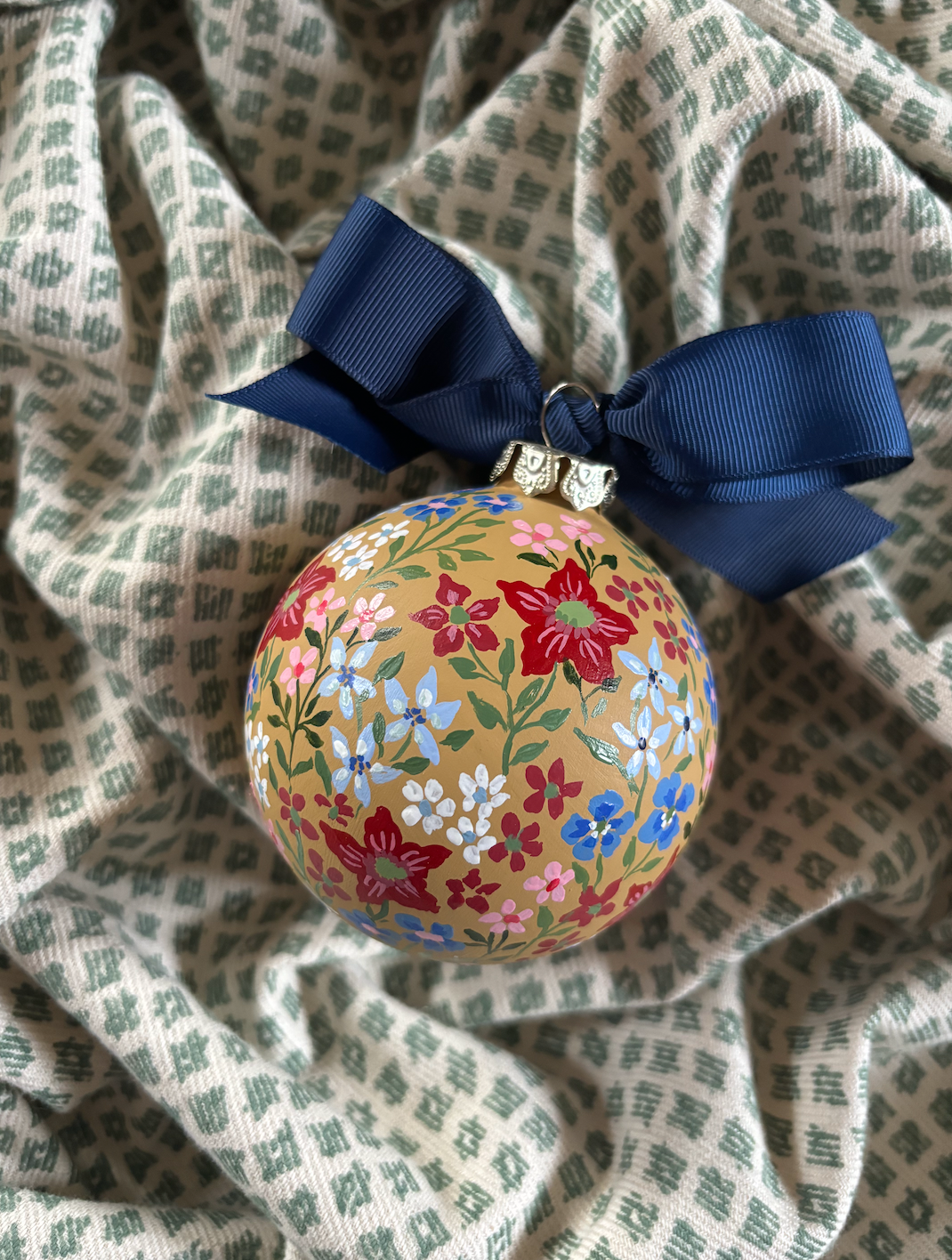 Heirloom ornament - Festive florals